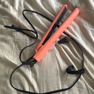 Amika straightener